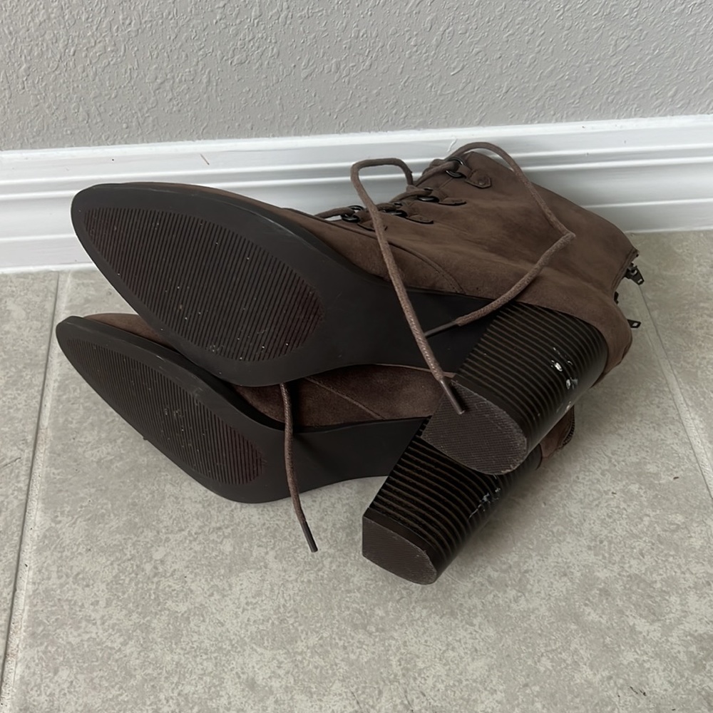 Boots - Picture 4 of 7